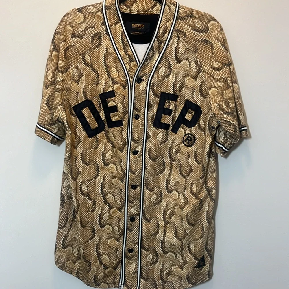 10.Deep Brown, Tan, Black & White Alligator Print Baseball Jersey Size Large - Picture 4 of 6